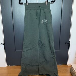 Women’s Nike green sweatpants wide leg